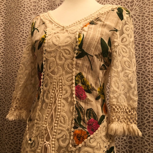 Hot & Delicious Size Medium Floral Lace Dress - Picture 13 of 13